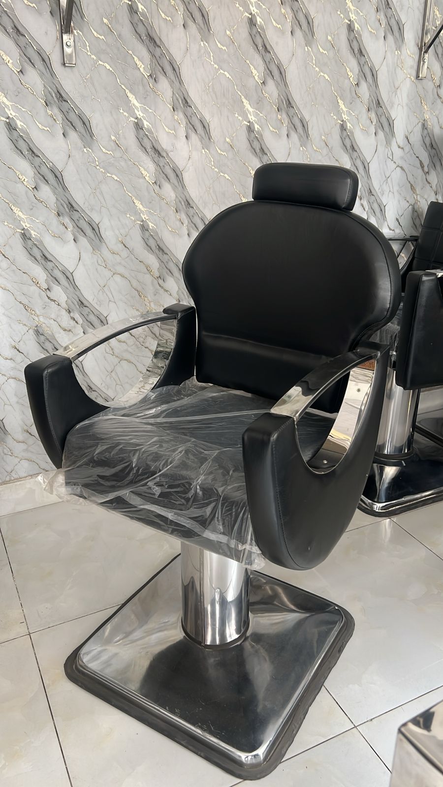 Professional Salon Styling Chair – Premium Fixed Base Model Round shap