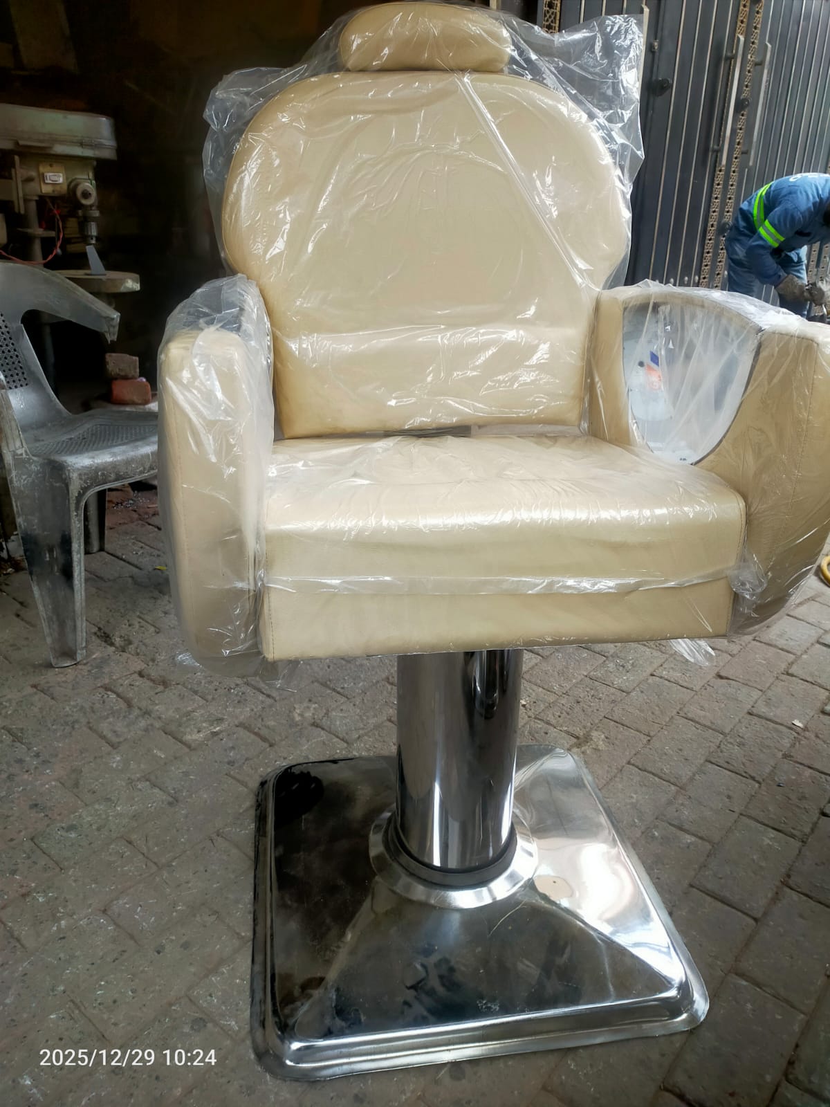 Local Non-Hydraulic Salon Chair